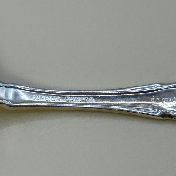 1 Tea Spoon Teaspoon Affection Silverplate Oneida Canada 6 in - Picture 5 of 8